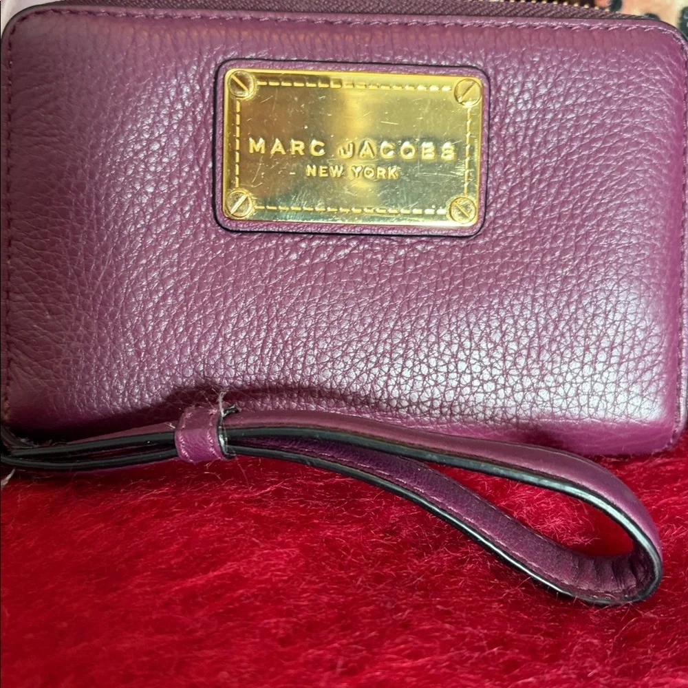 MARC JACOBS SET OF WRISTLETS BUGUNDY PEBBLED & NAVY BLUE PATENT LEATHER